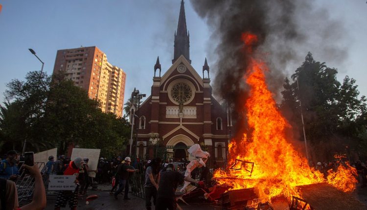 Foto Gereja San Fransisco de Borjo_AFP via